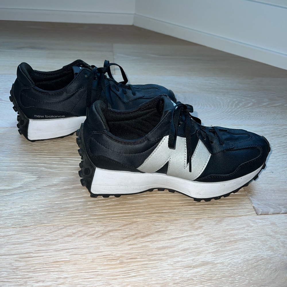 Women’s New Balance 327 Black Gunmetal sneaker size 7.5